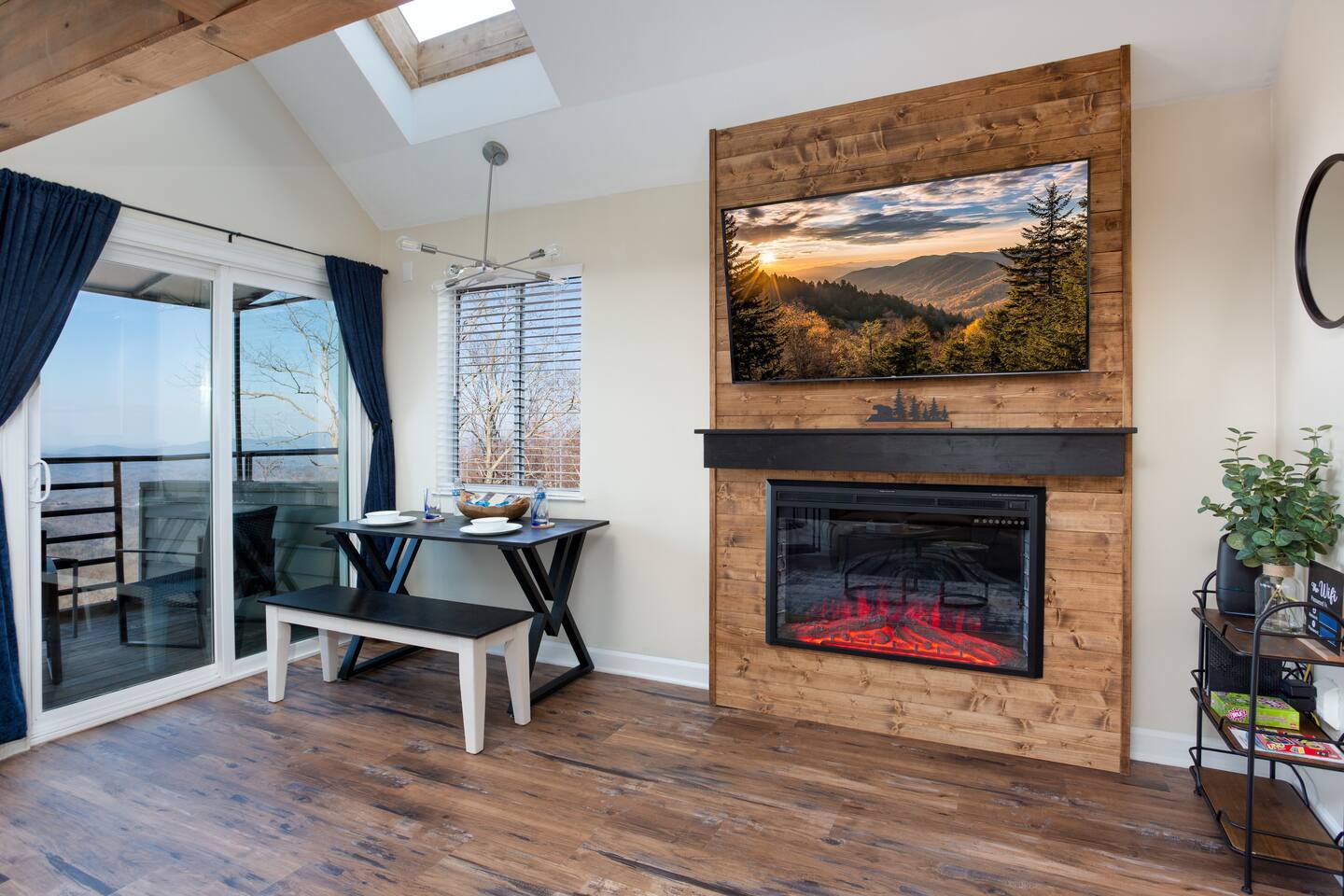 Mountain Loft Day & Night Views!