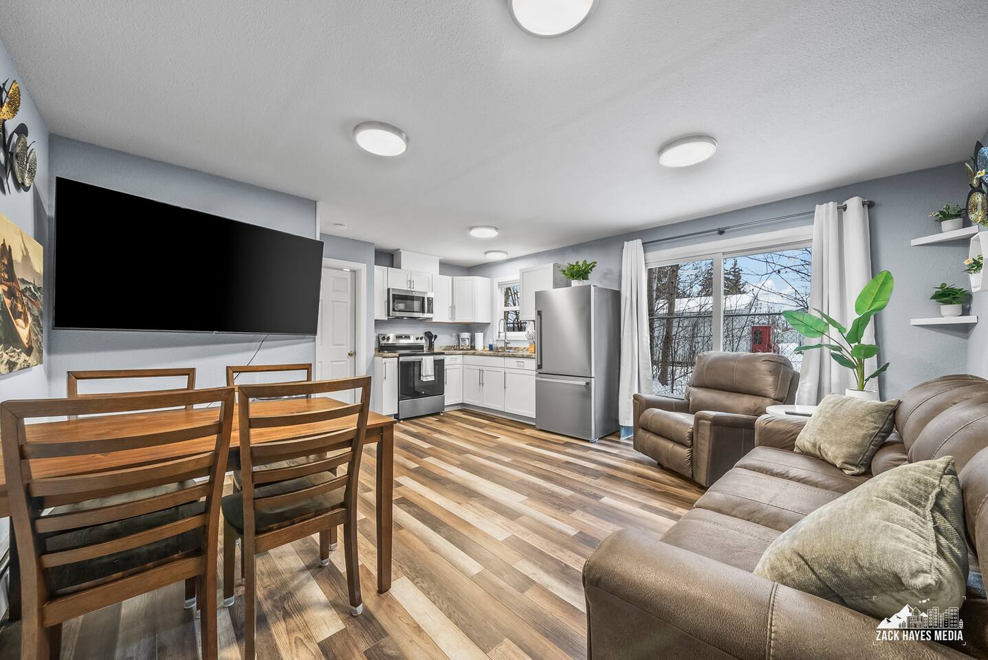 Updated, comfortable 1 br in midtown