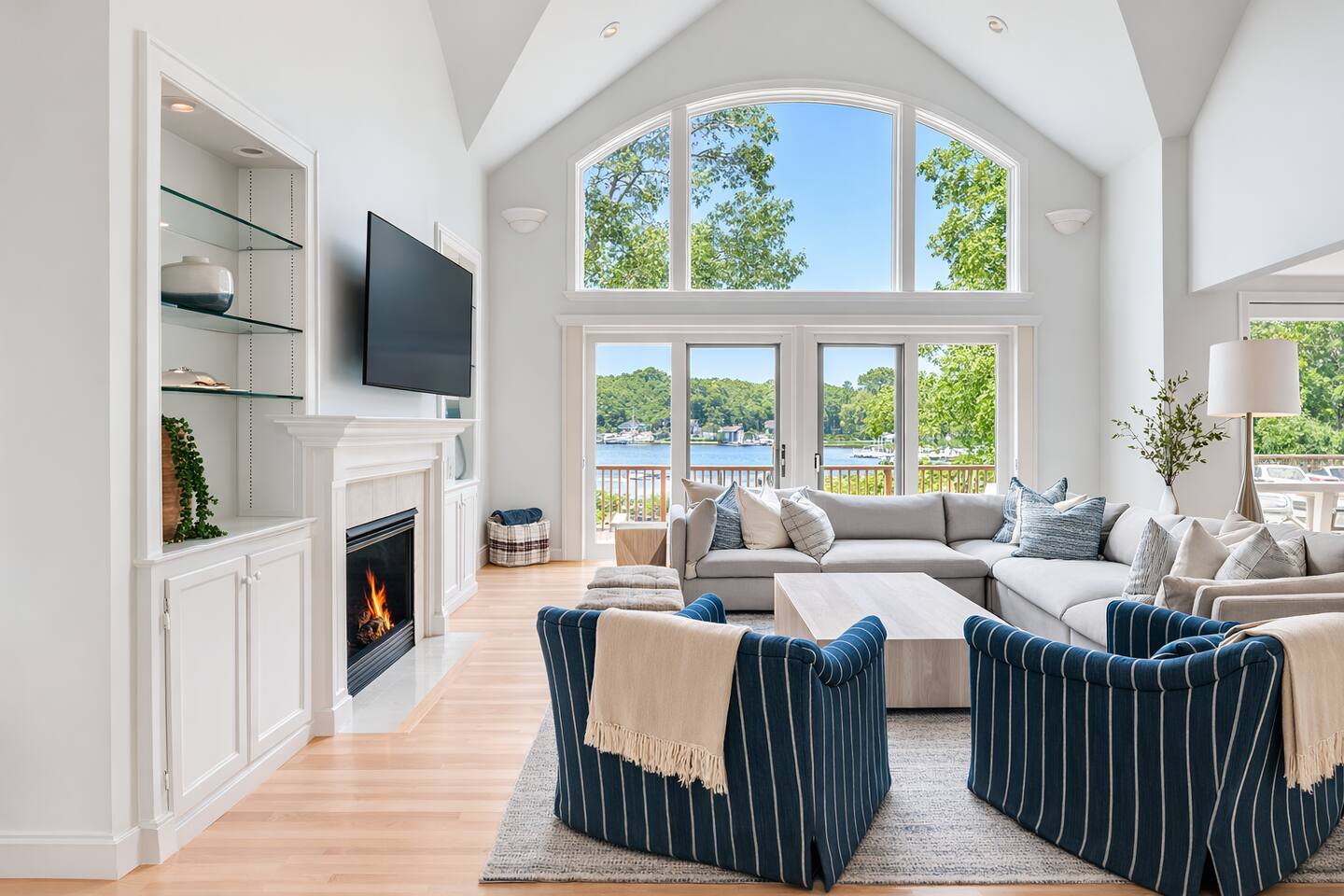 *NEW* Stunning Waterfront Luxury Home. Large Deck!