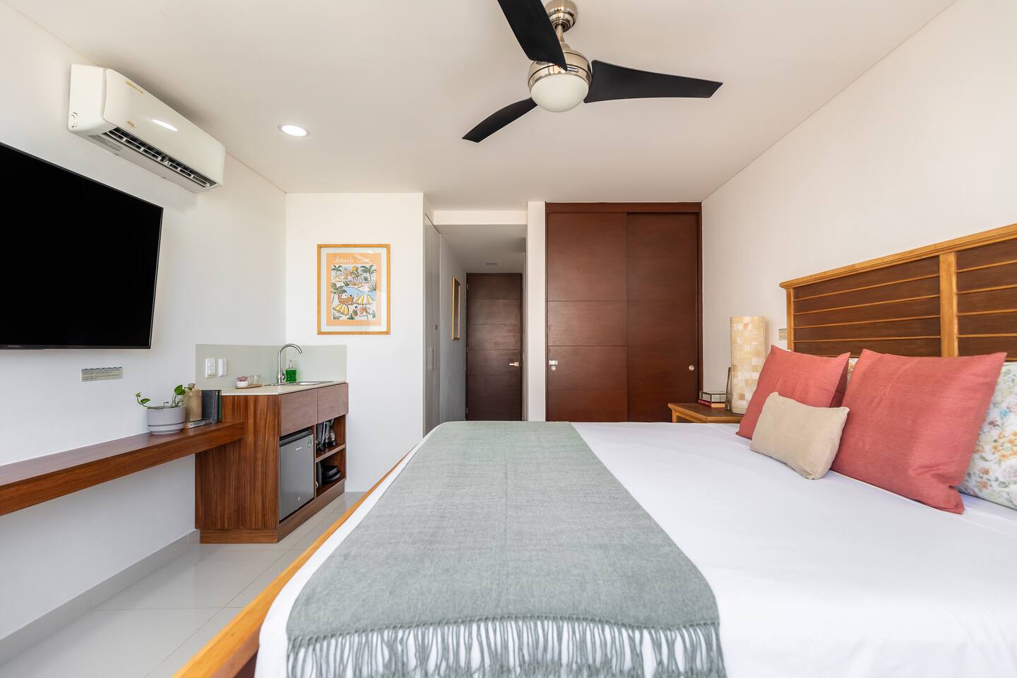 Playa Tortuga's cozy apt 4B w/ beach view pool