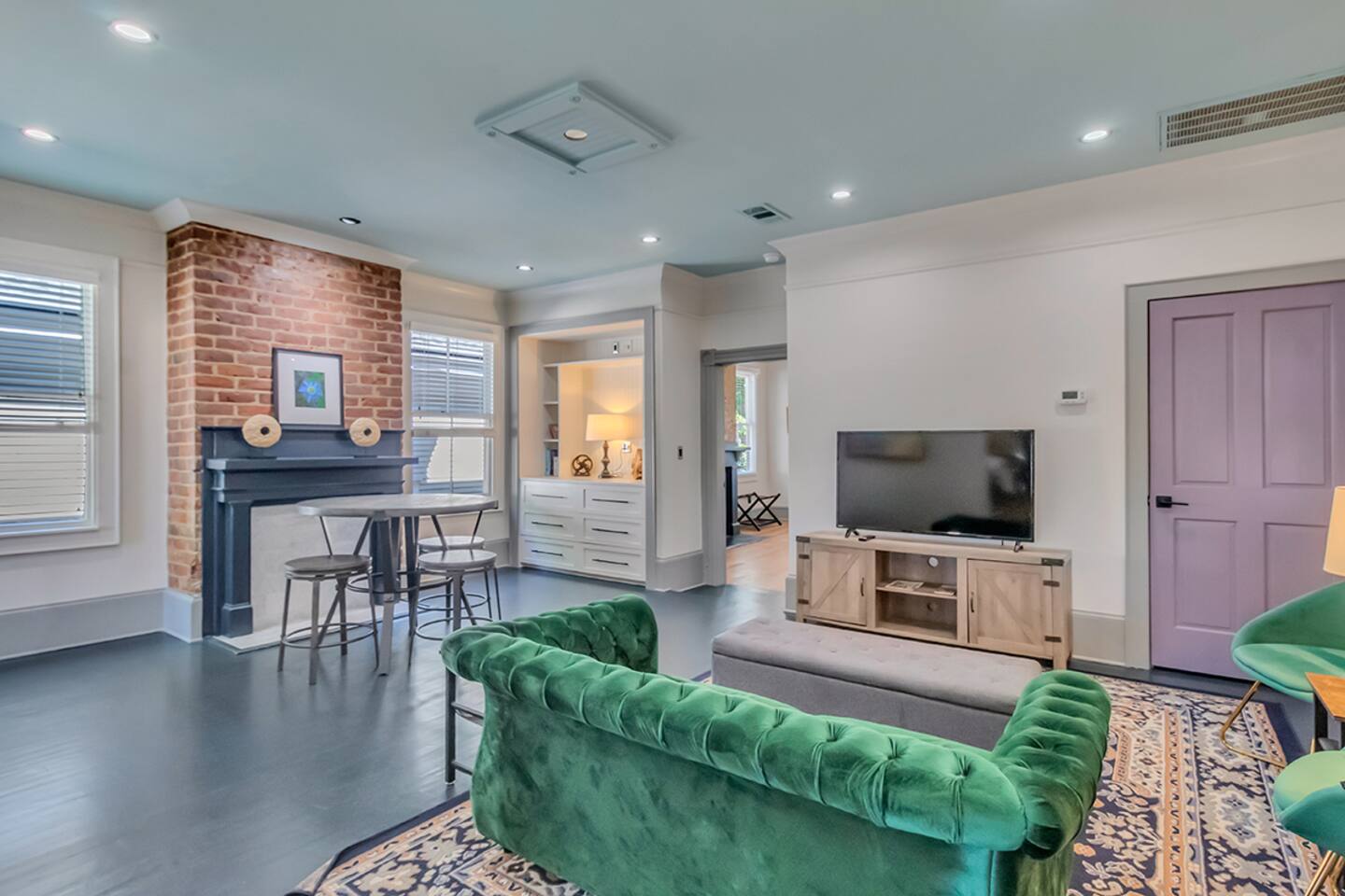 320 Townhouse -Dueling Sisters Inn