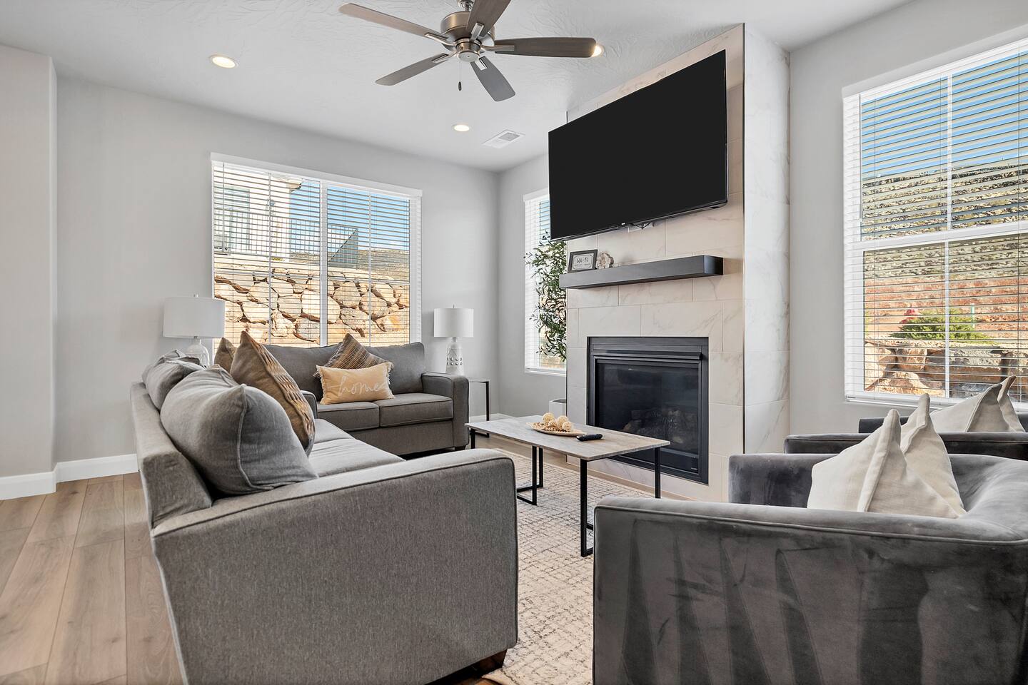 Modern Desert Oasis for 12 with Pool and Hot Tub