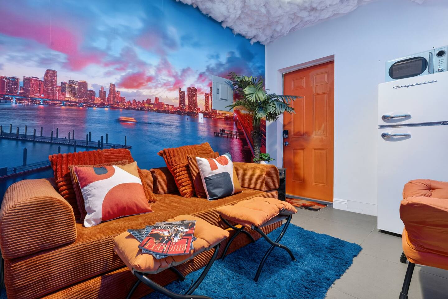 *Vibrant King* Bed Apartment| Central Miami