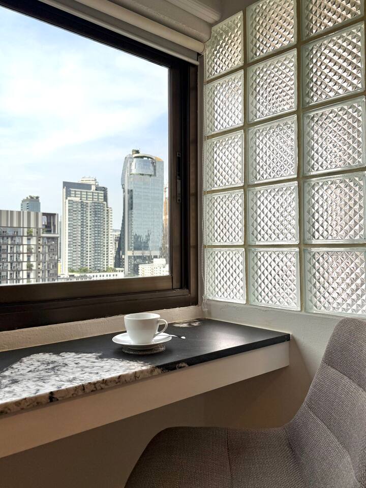 Luxury View Studio | Pool | Fast WiFi | Gym