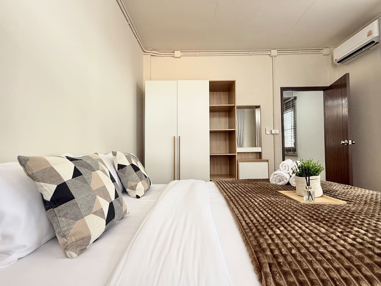 Spacious Stay with King-size bed & Balcony
