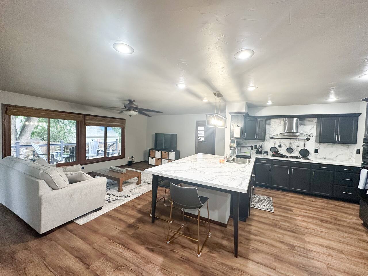 Adorable House in Central SF with *Hot Tub*!