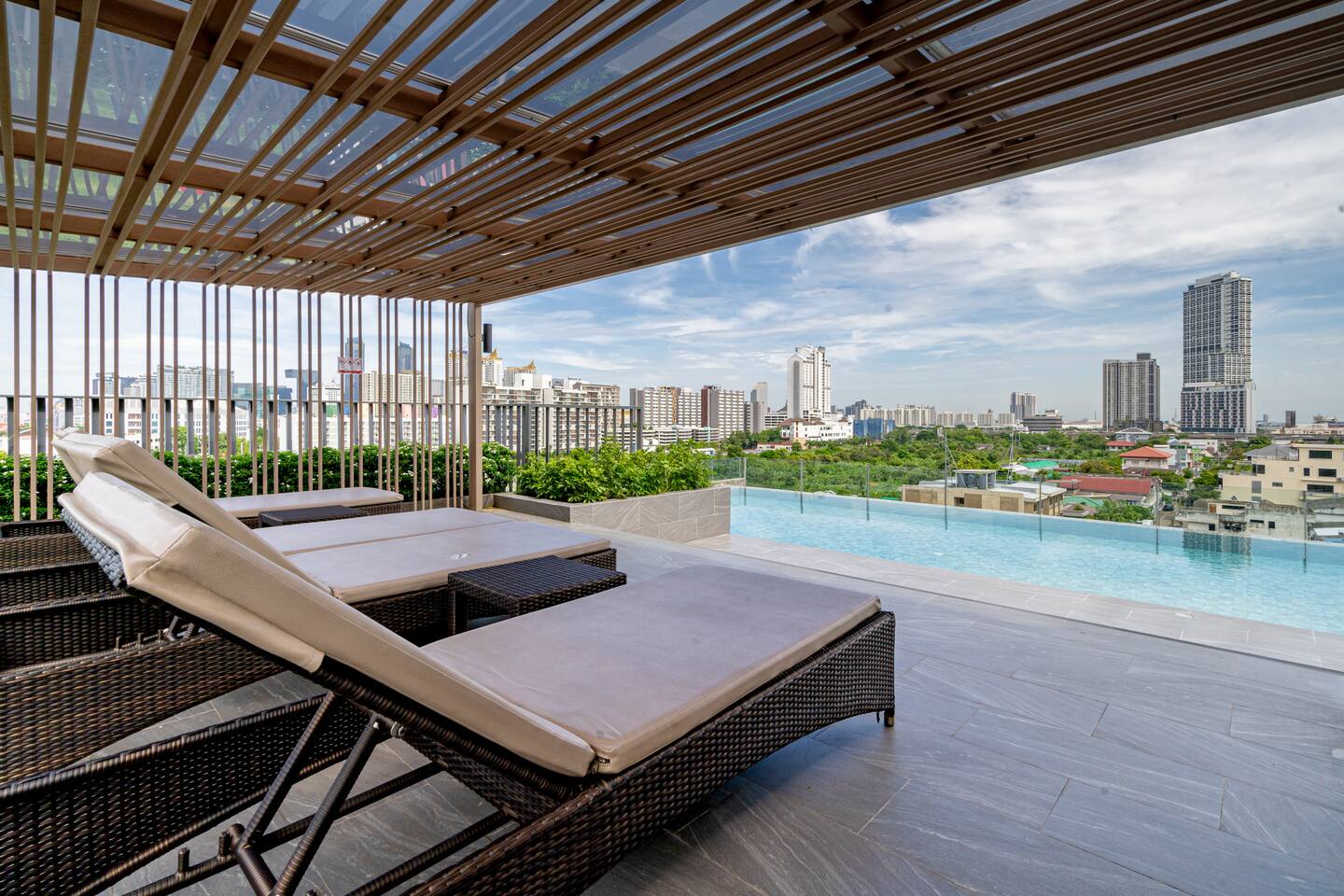 Spacious 2BR BKKHospital - Massage chair Pool&Gym