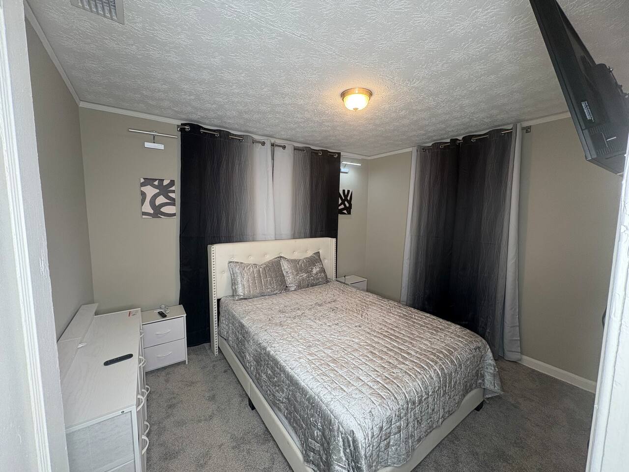 8 Mins From Jaguar Stadium Quite place/Pet welcome