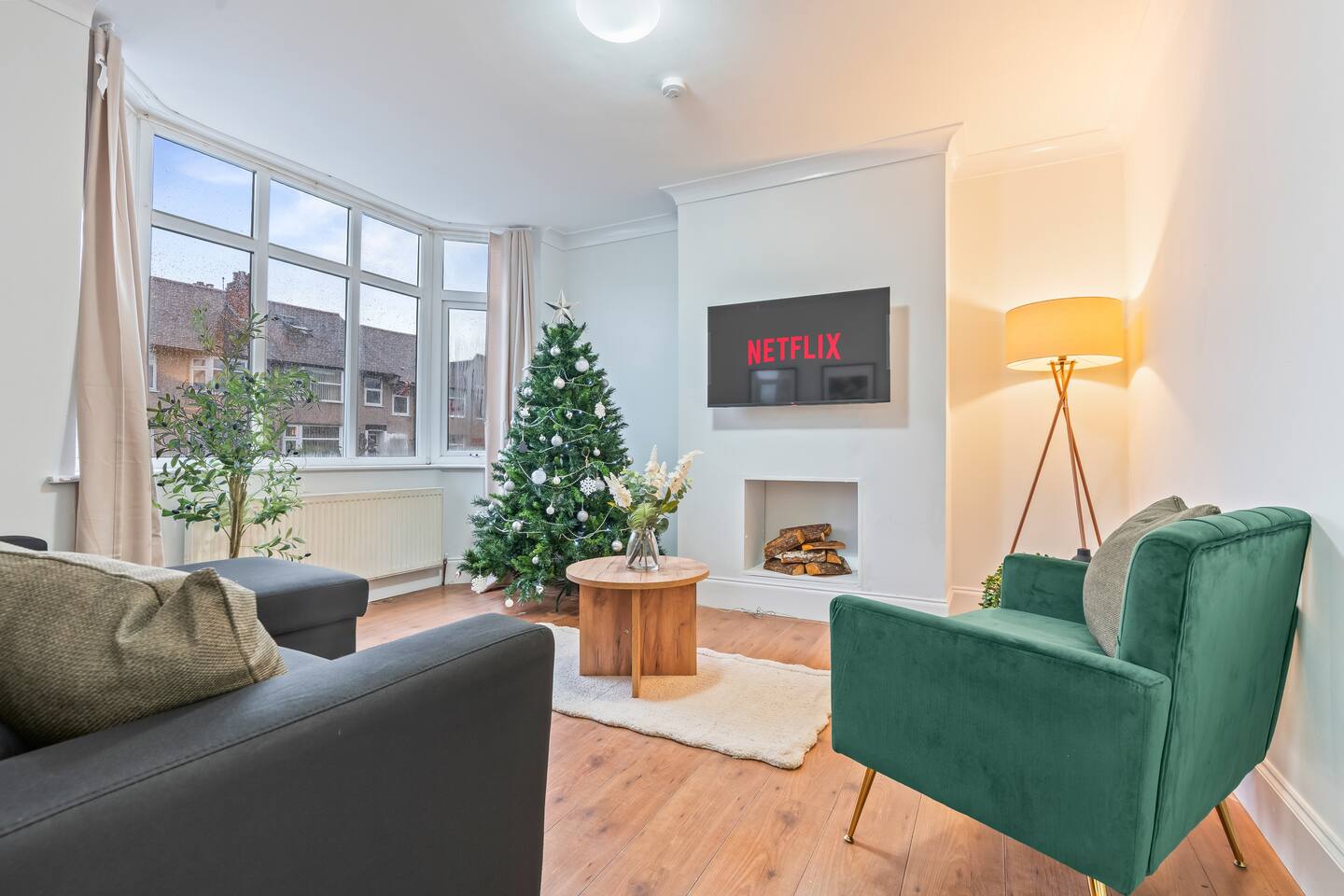 #92 stylish 3 bedroom home Coventry