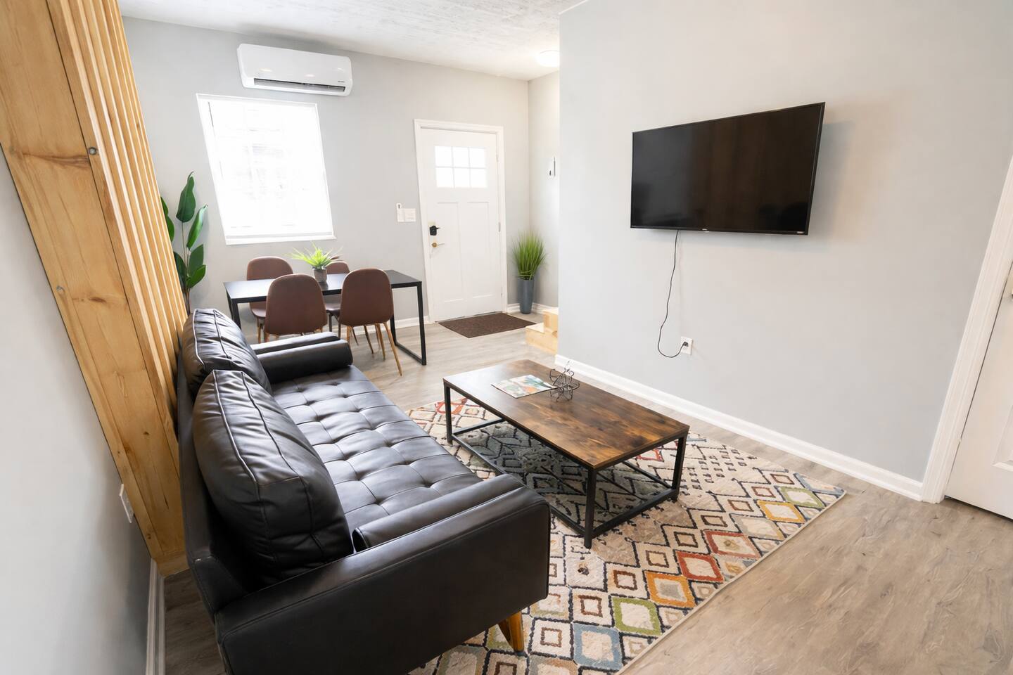 The Yale Townhouse- 2 BR