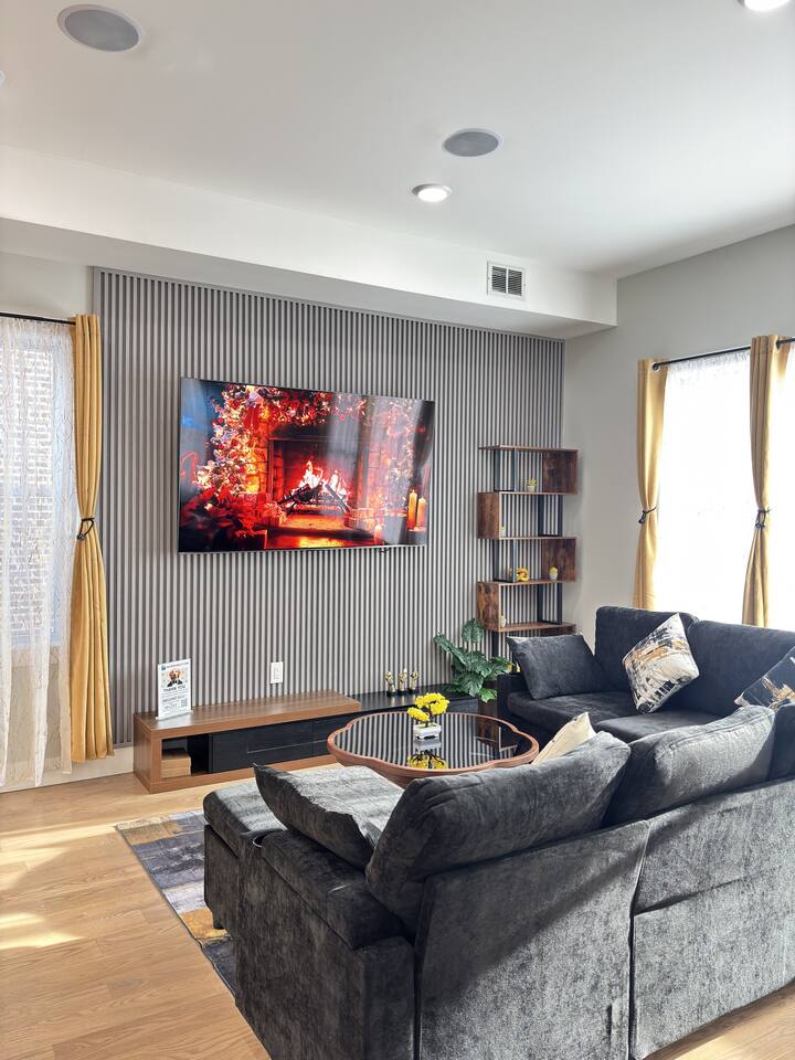 LUXE 3BR Penthouse | Parking | Mins to NY & Train