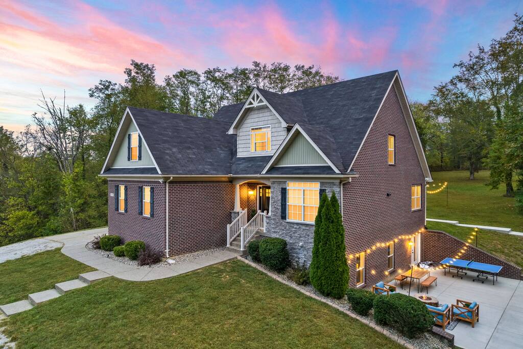 Luxe Farm|4KingBeds|HotTub|Games|Trails