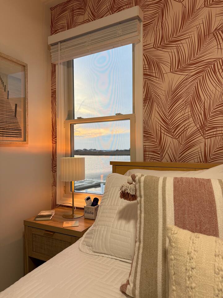 Cozy Bayside Cottage