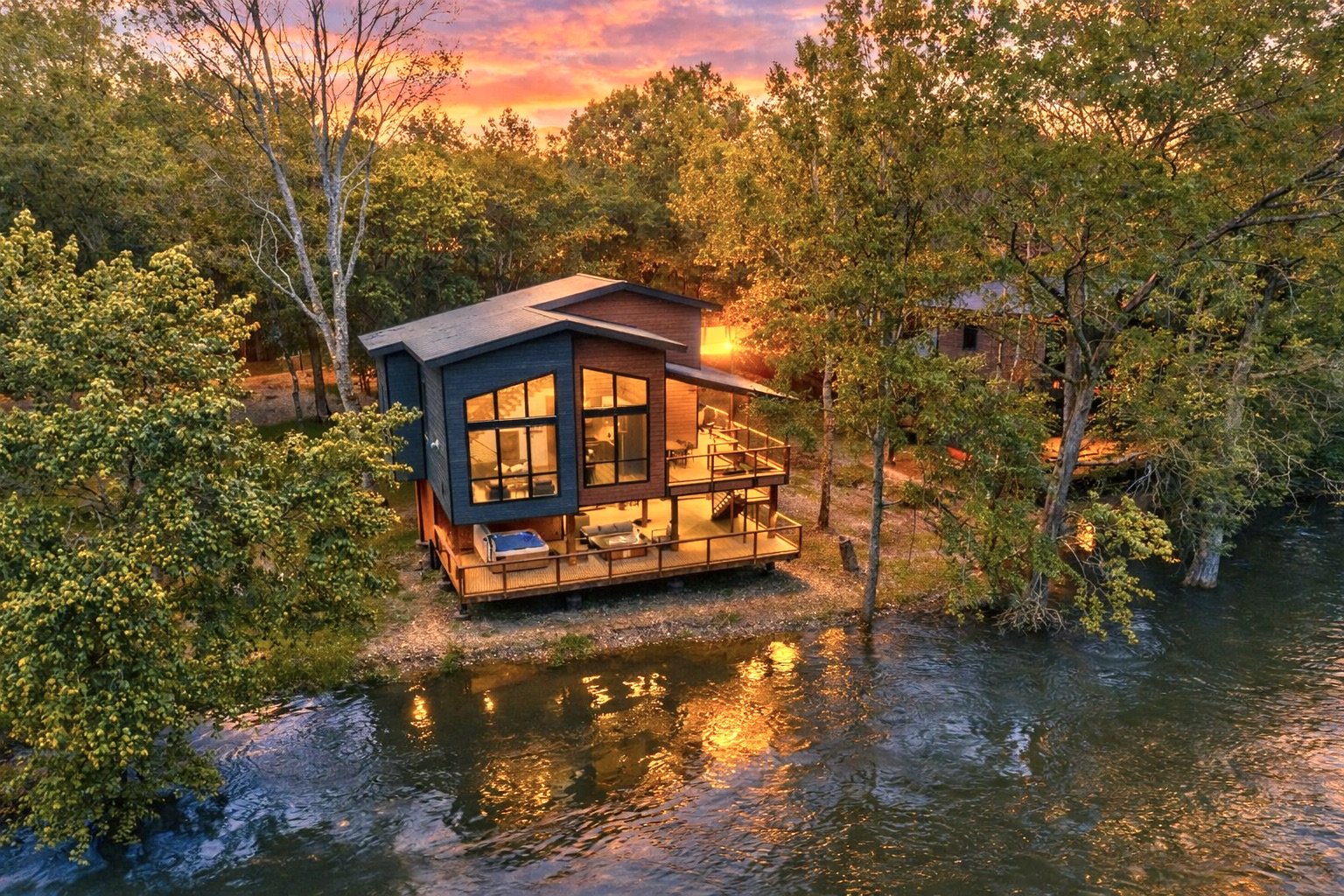 Serenity Shores River Front Cabin - Broken Bow
