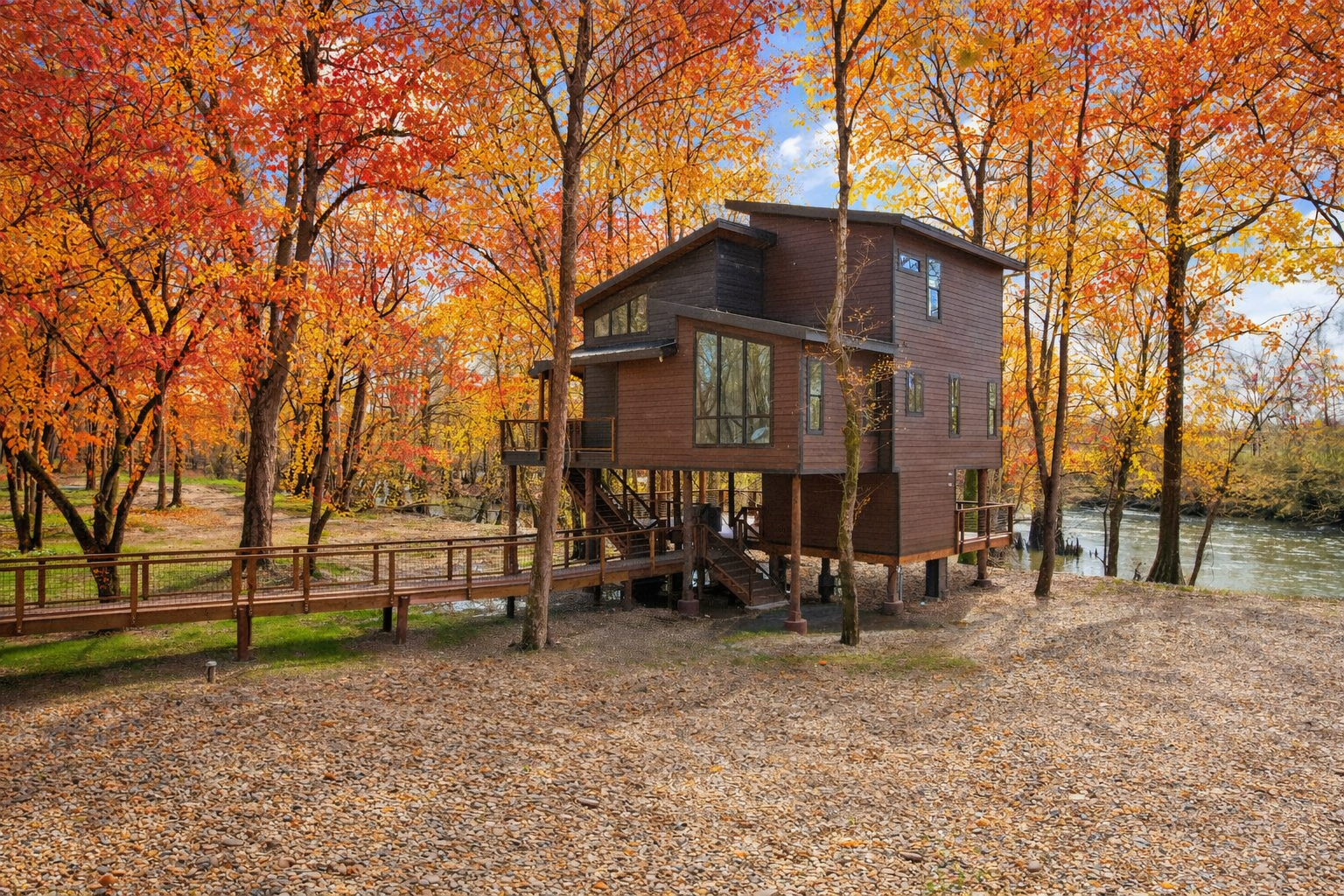 Living Waters Retreat - River Front in Broken Bow