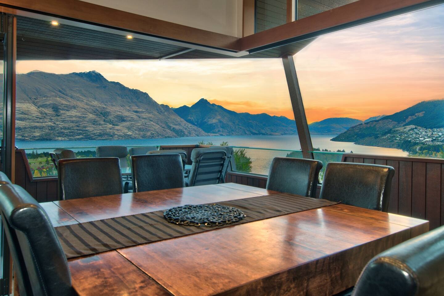 Luxurious Living On The Hill