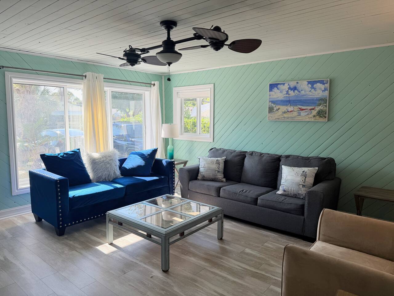 Walk to Singer Island Blue Lighthouse Cottage