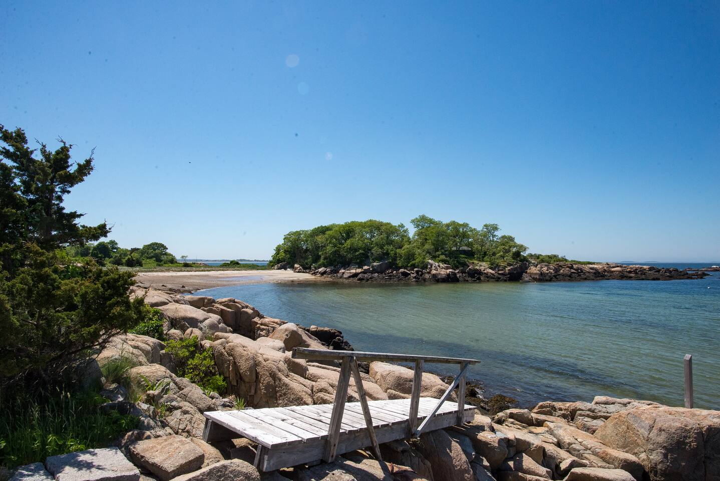 Oceanside Estate: Main House & Apt w/beach access