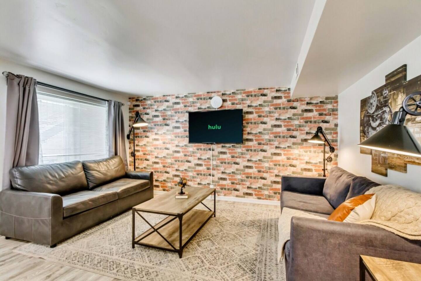 Modern 2BR • Fast Wi-Fi • Downtown SLC • Parking