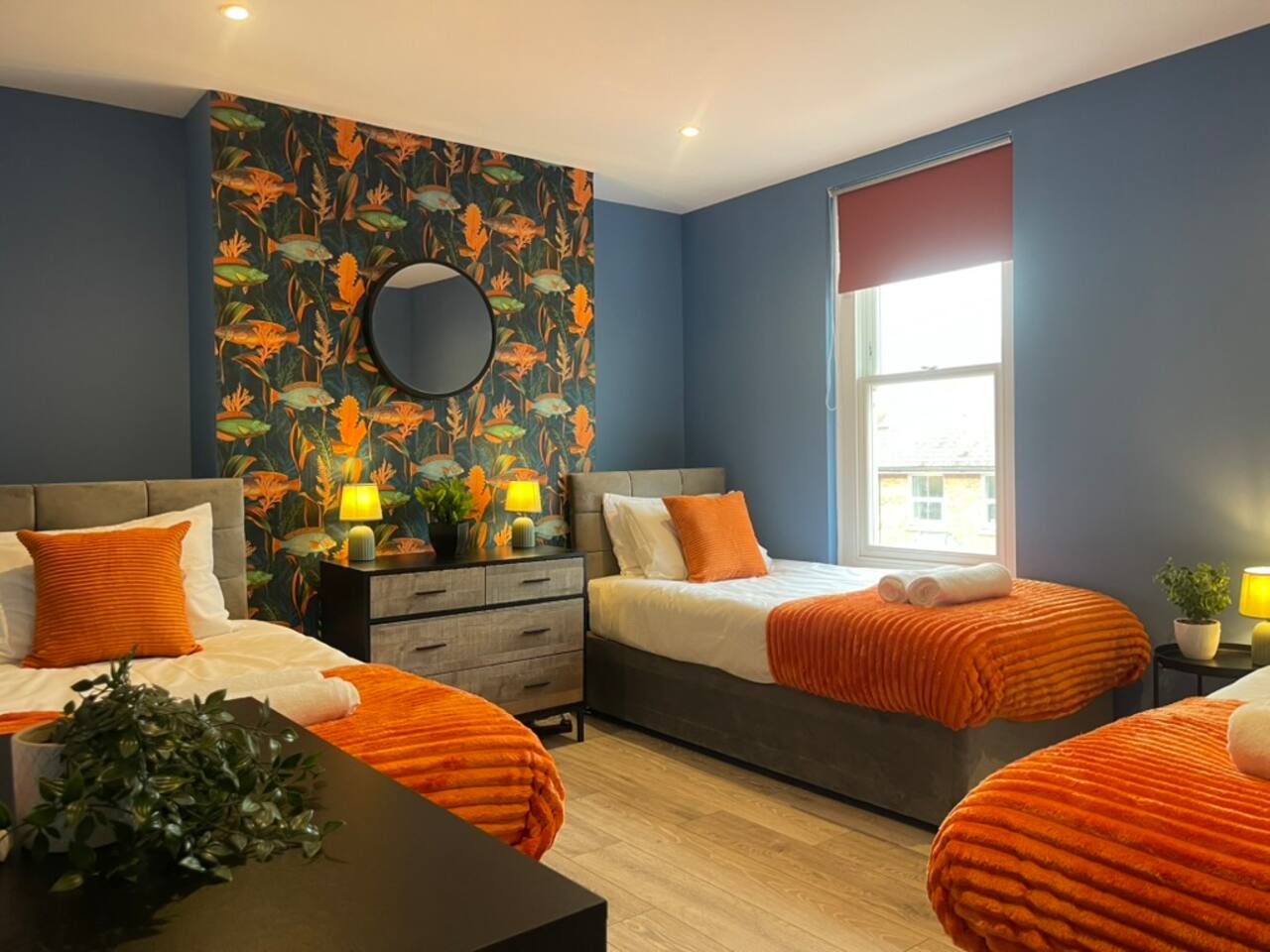 Luxury 6-Bed Retreat • Sleeps 8 • Parking