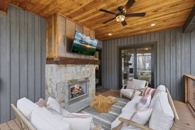 Cozy Modern Mountain Cabin w/ Hot Tub + Fire Pit! photo 4