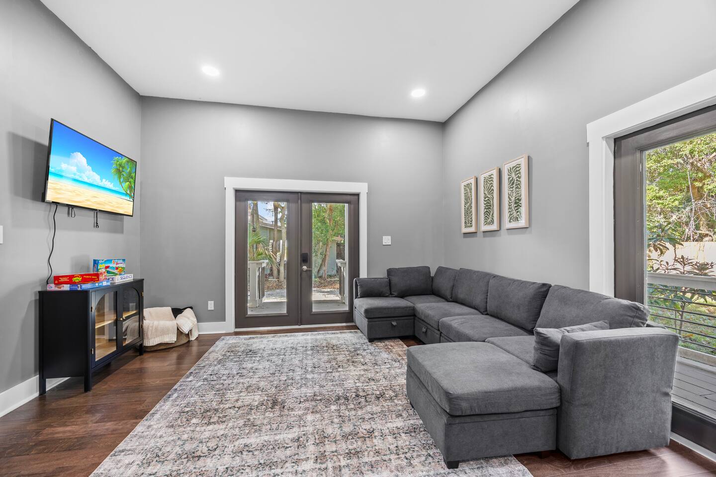 Contemporary 2BR Retreat Near Historic Pensacola