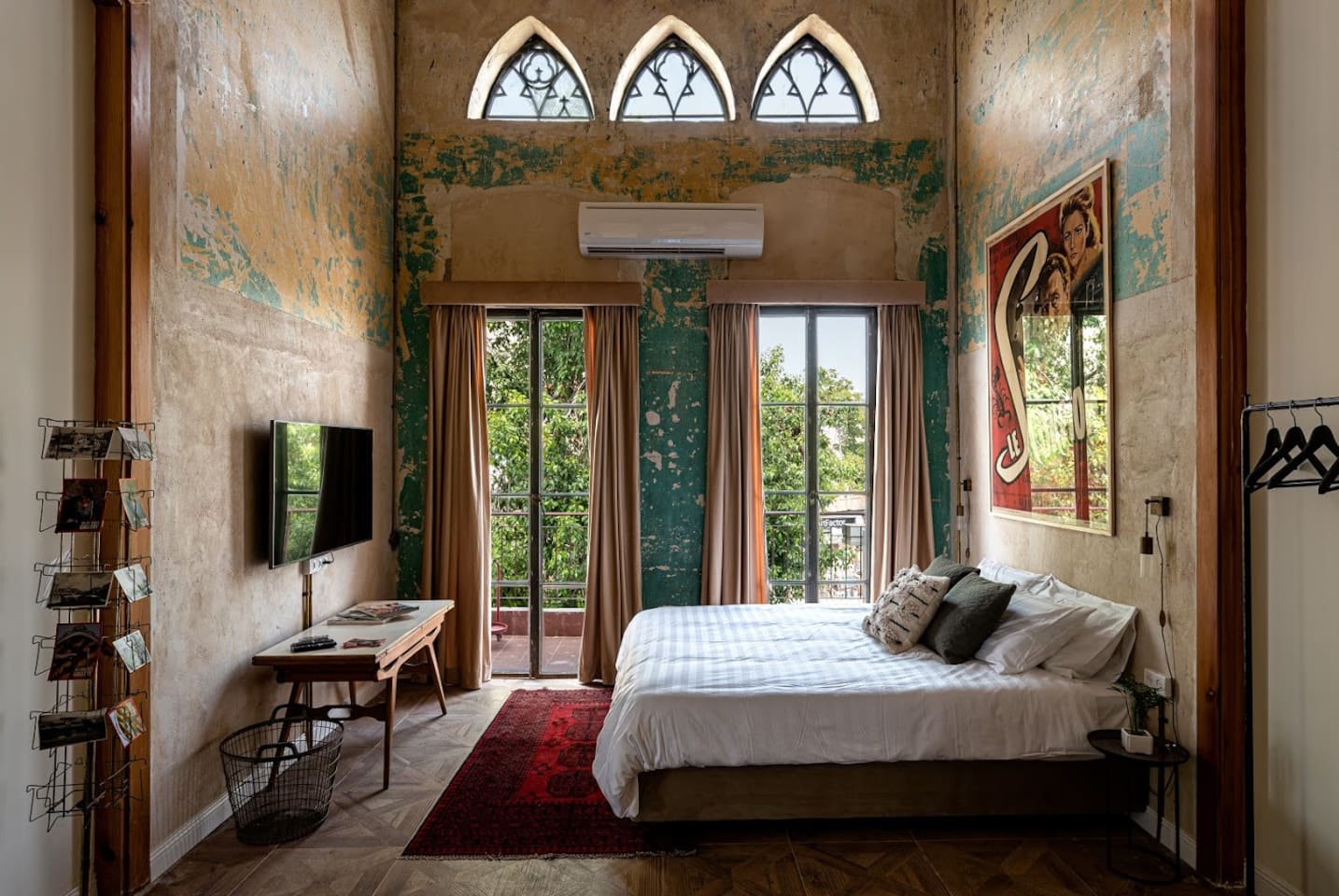 Private studio W Balcony high level- Best location