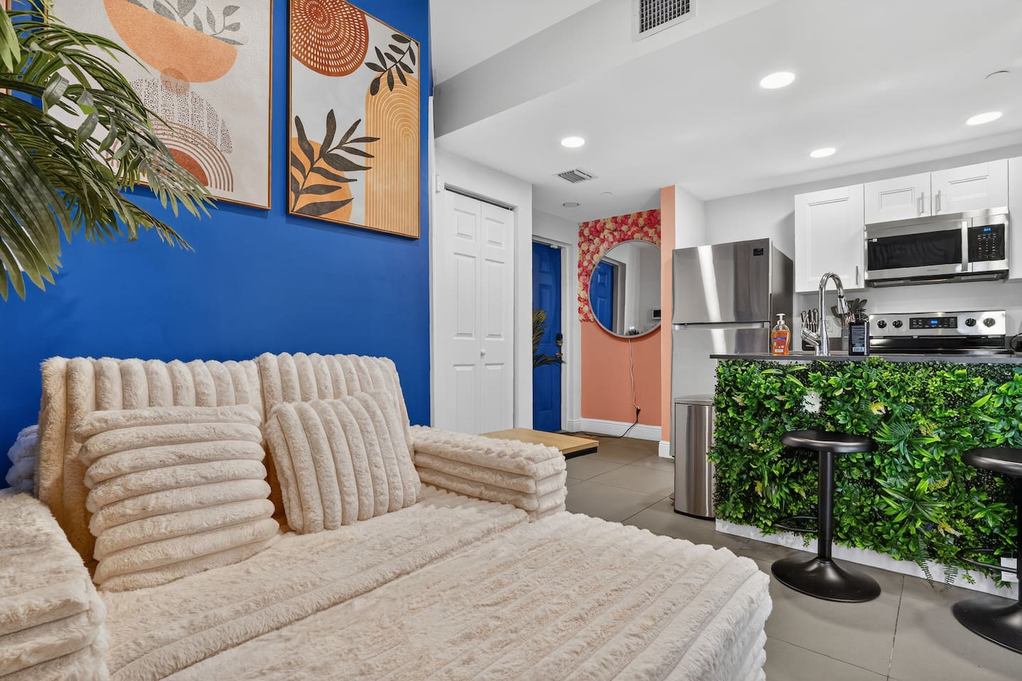 Taste of Miami| Kng Beds| Cozy | Close to the fun!