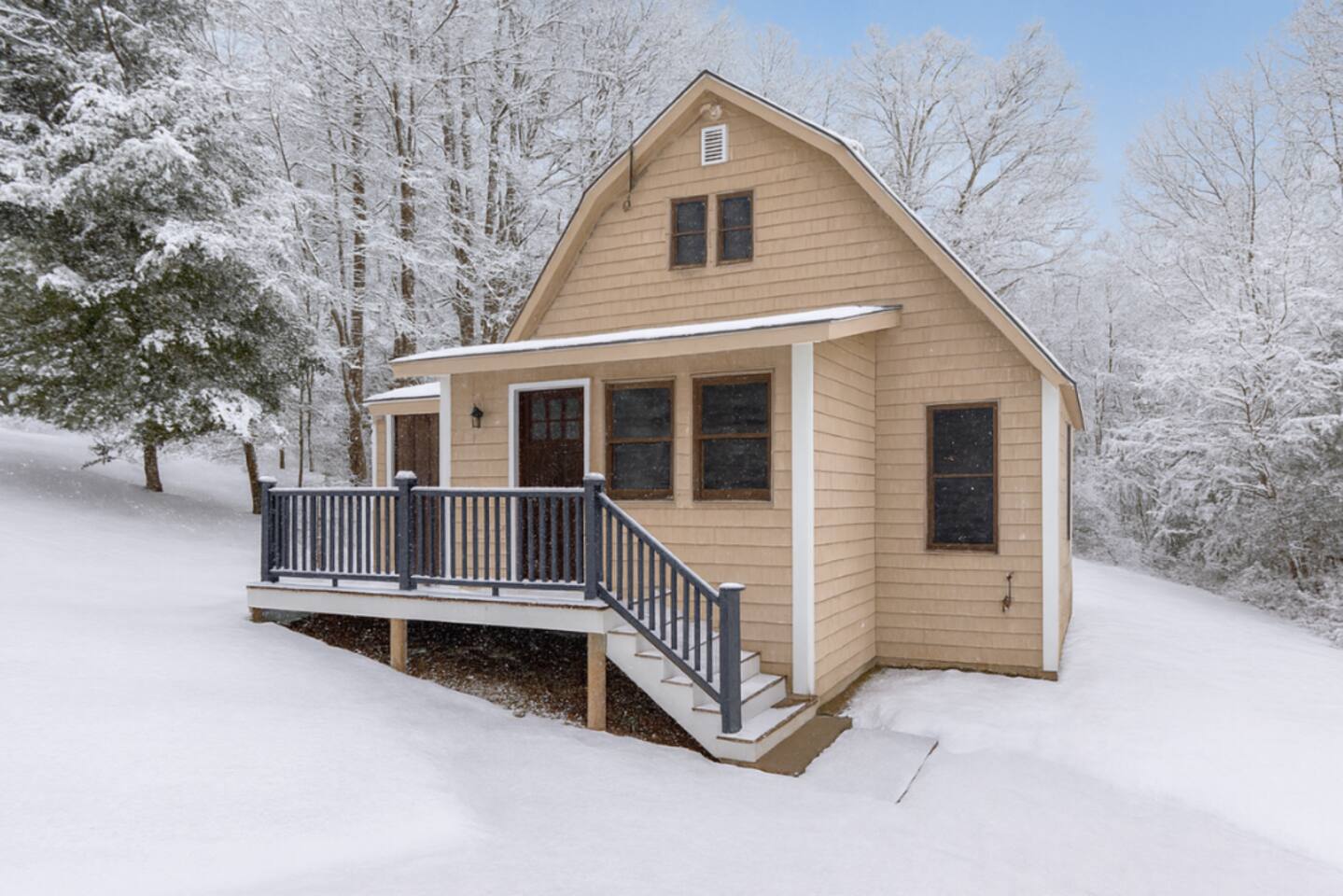 *NEW* Cranmore Basecamp Ski/Downtown/Central