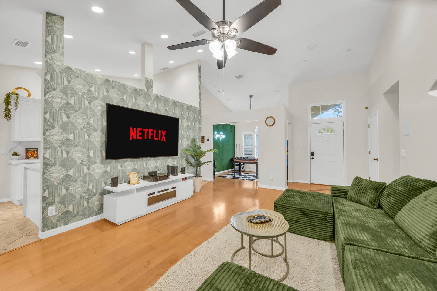 Poolside Paradise • 3BR w/ Game Room & Pool Table!
