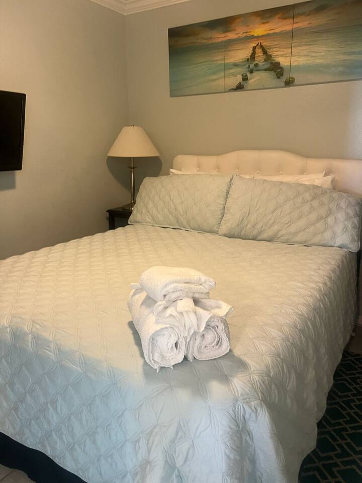 Ocean View Top Floor | 2 Pools| HotTub |GYM|Tennis