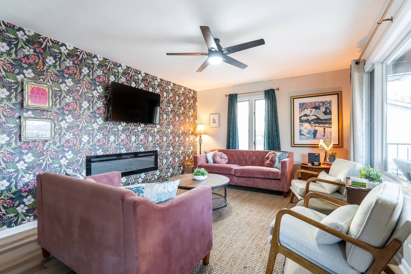 Group Stay w/ Fun Design! Quiet Neighborhood