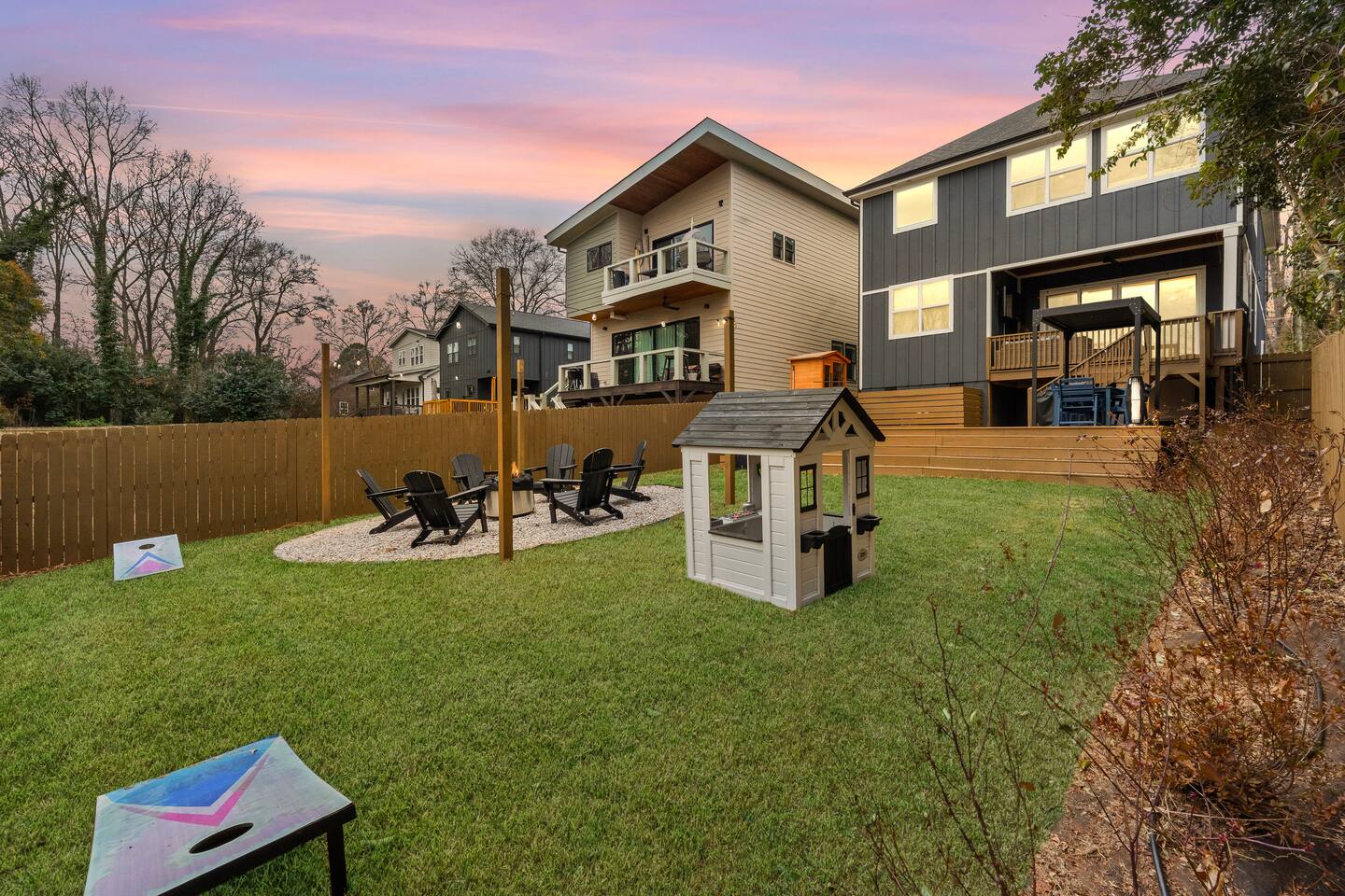 Minutes from Uptown, Hot tub, Sauna, Sleeps 16