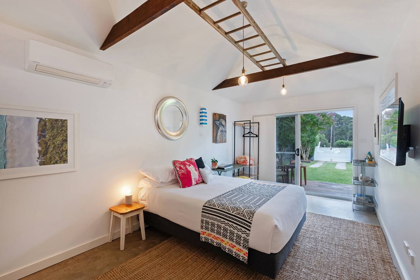 Studio SiX Husky: Walk everywhere, huge gardens