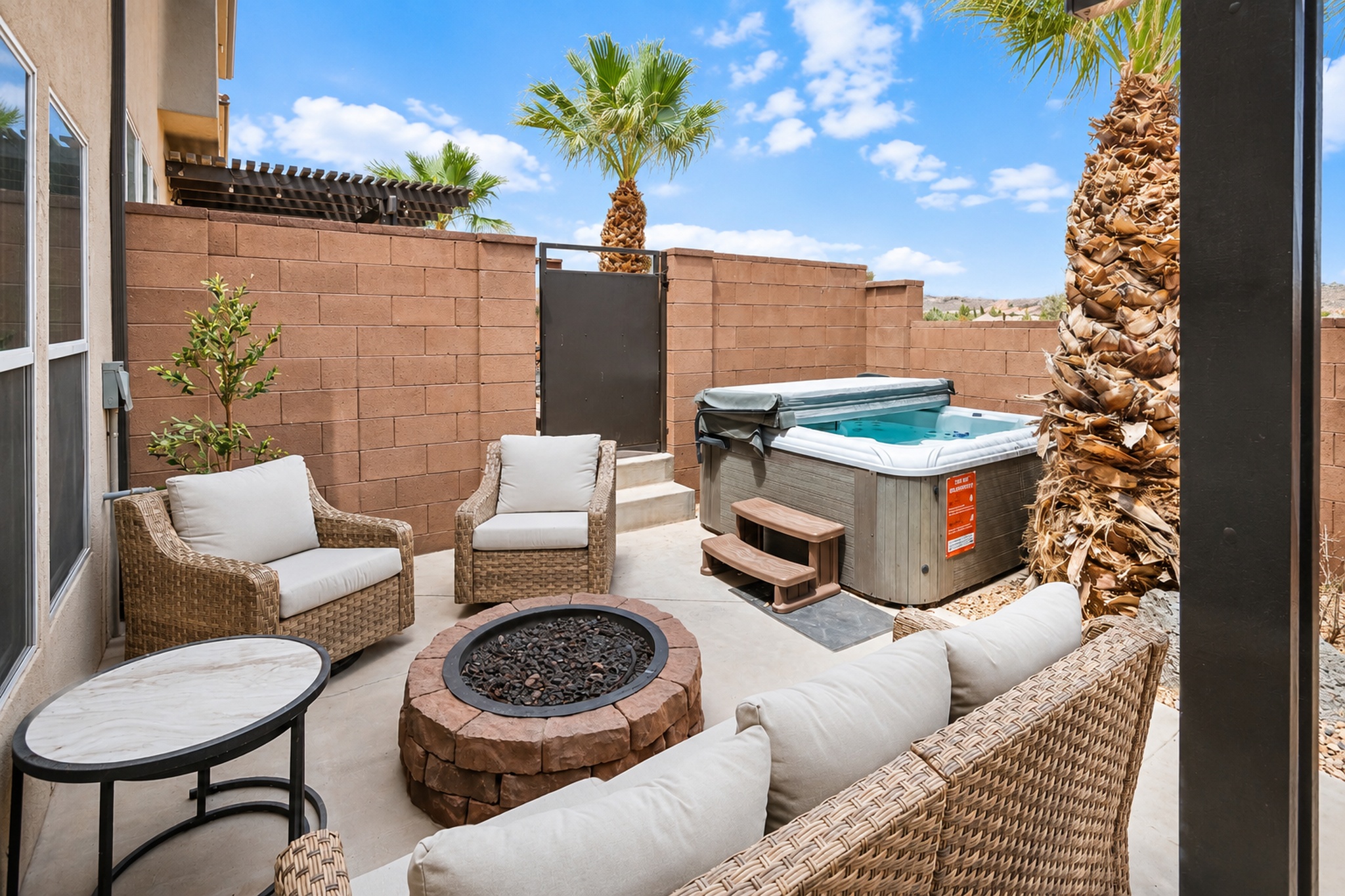 Private Hot Tub, Fire Pit, eBikes and BBQ | Close to Zion