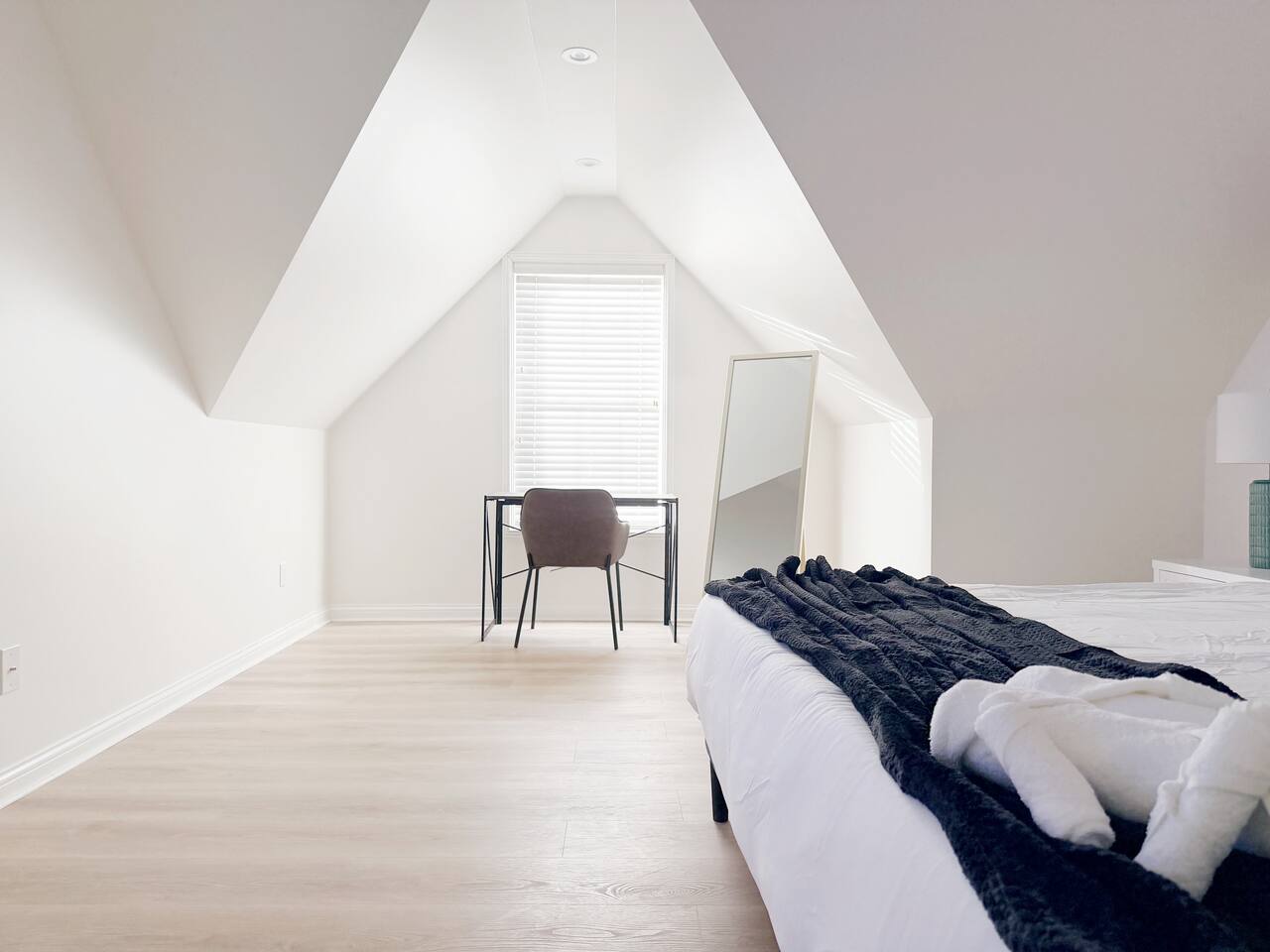 Shoreham Luxe | Vibrant 4BR\2.5BA with Waterfront