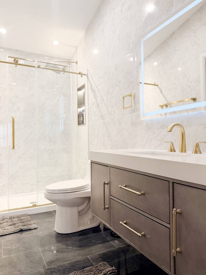 Shoreham Luxe | Vibrant 4BR\2.5BA with Waterfront