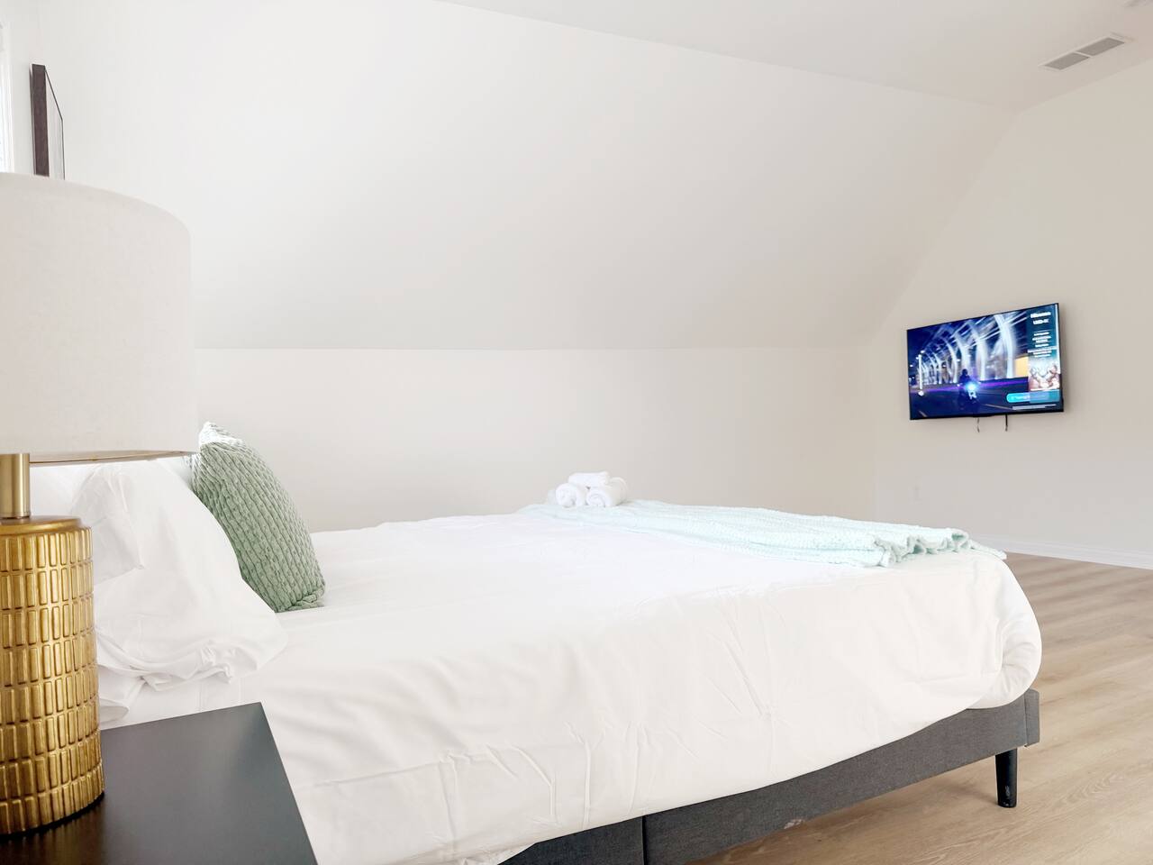 Shoreham Luxe | Vibrant 4BR\2.5BA with Waterfront