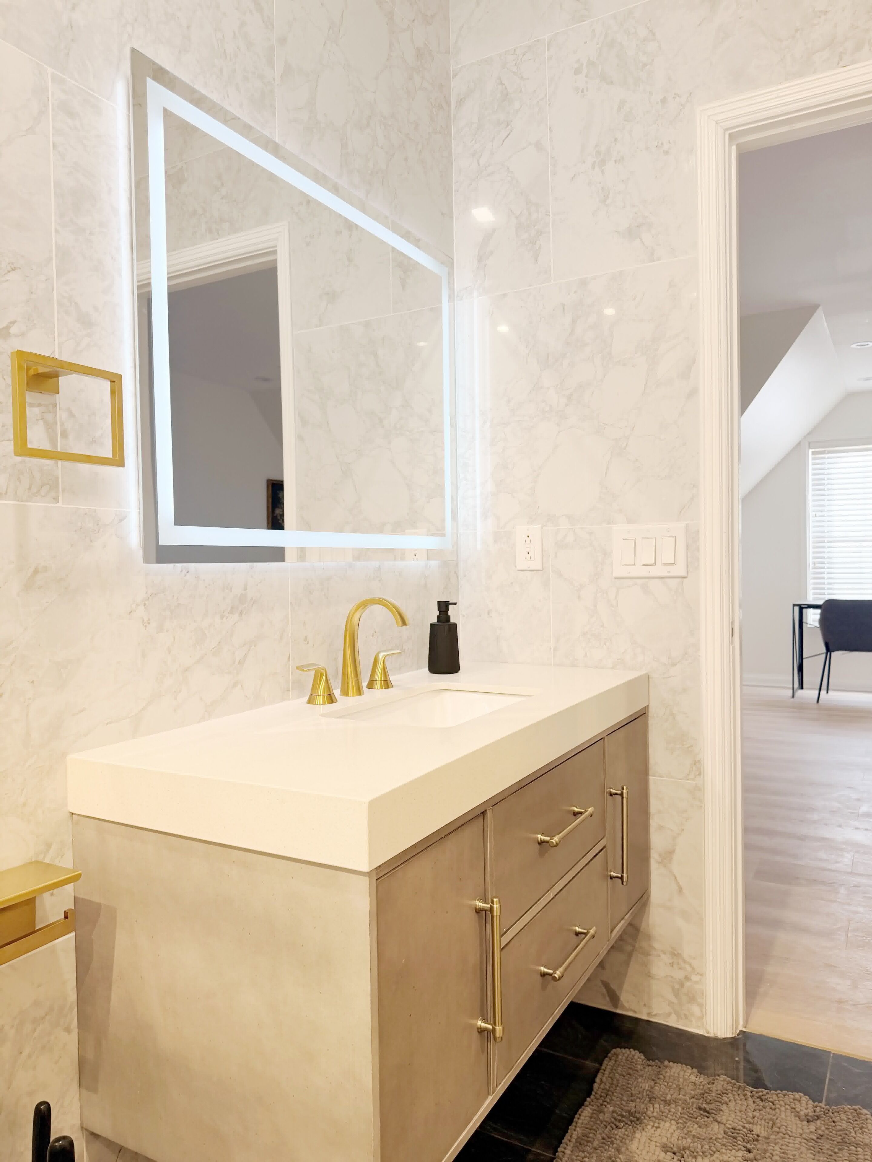 Shoreham Luxe | Vibrant 4BR\2.5BA with Waterfront