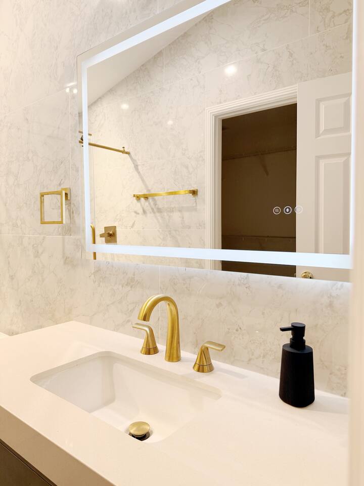 Shoreham Luxe | Vibrant 4BR\2.5BA with Waterfront