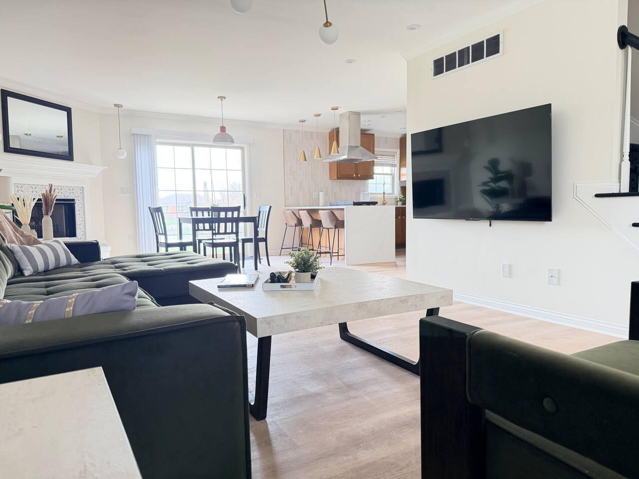 Shoreham Luxe | Vibrant 4BR\2.5BA with Waterfront