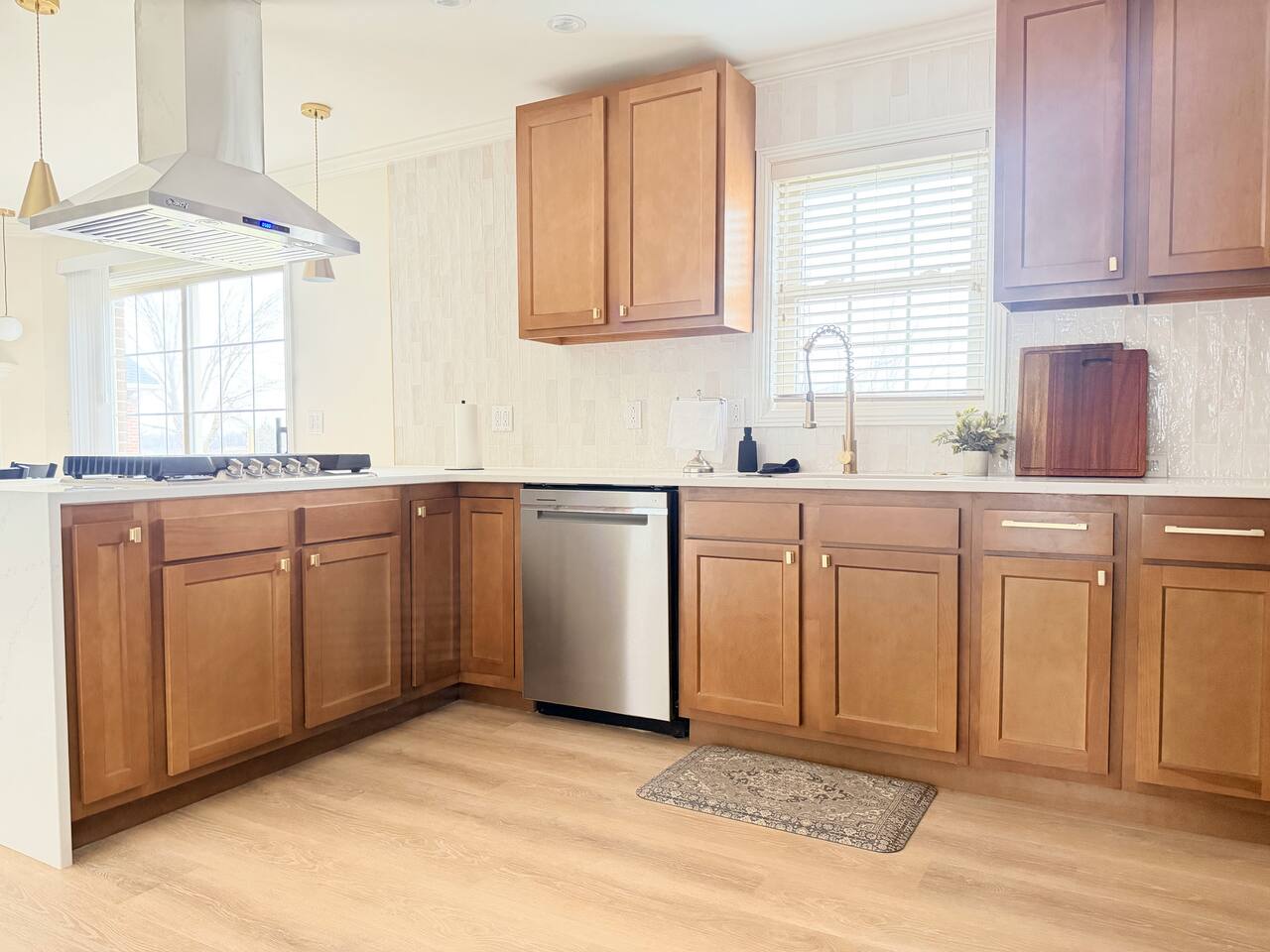 Shoreham Luxe | Vibrant 4BR\2.5BA with Waterfront