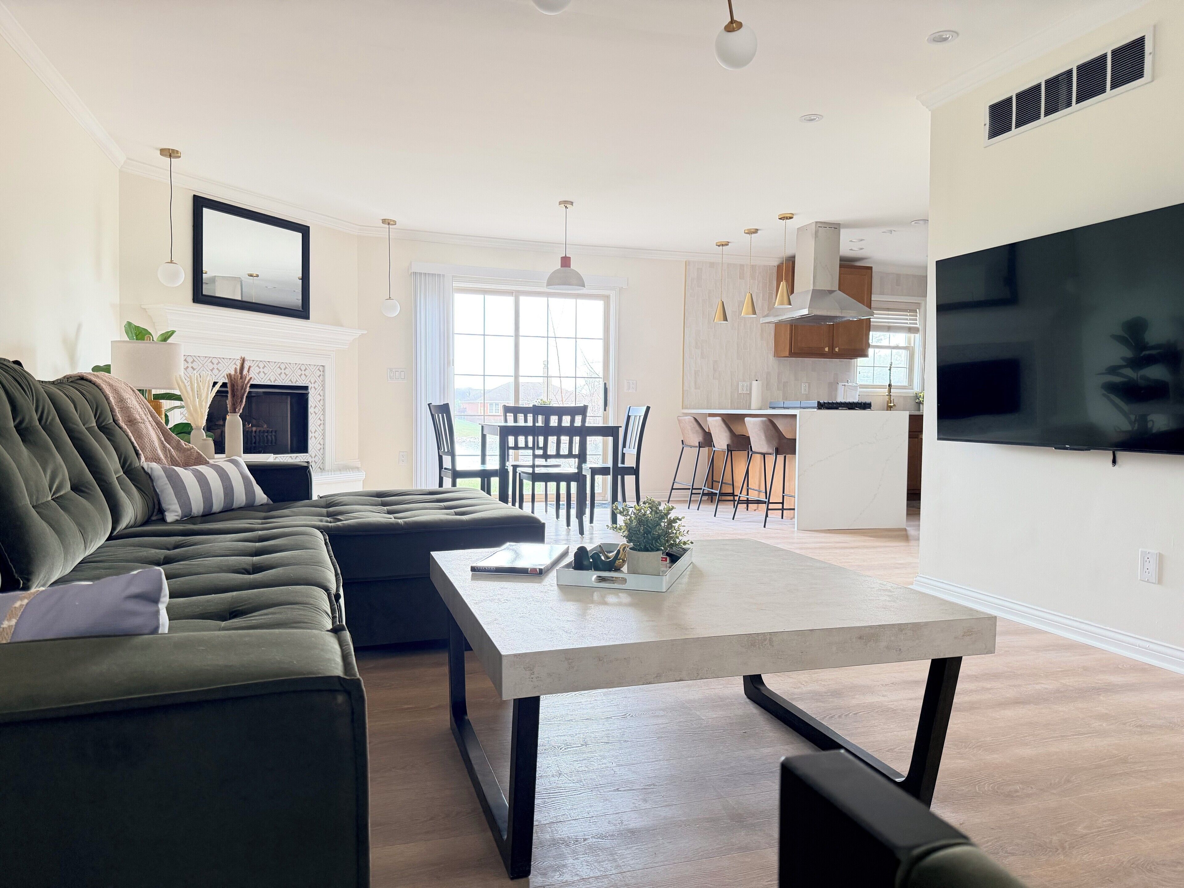 Shoreham Luxe | Vibrant 4BR\2.5BA with Waterfront