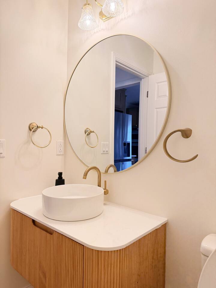 Shoreham Luxe | Vibrant 4BR\2.5BA with Waterfront