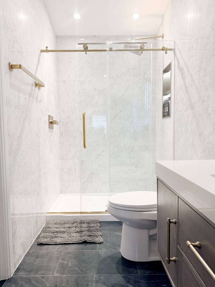 Shoreham Luxe | Vibrant 4BR\2.5BA with Waterfront