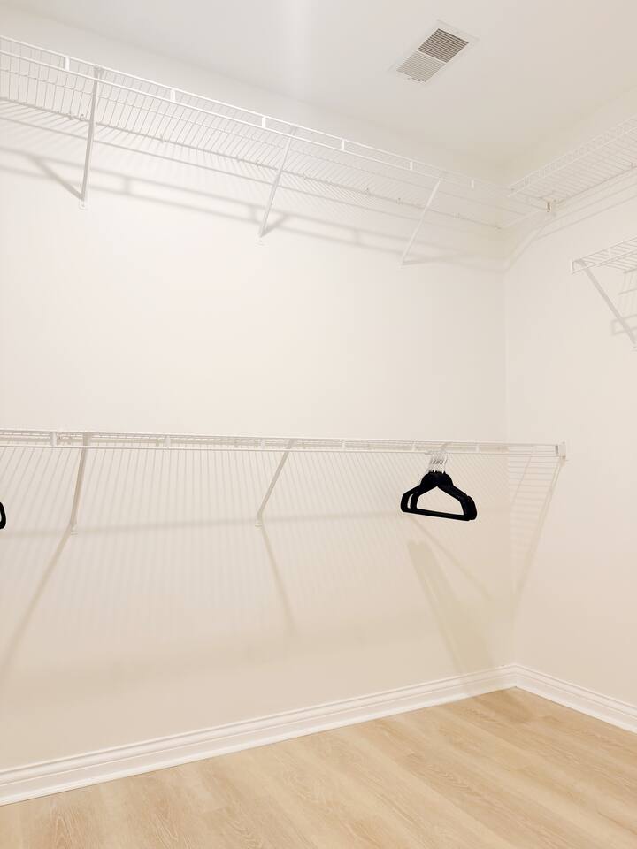 Shoreham Luxe | Vibrant 4BR\2.5BA with Waterfront