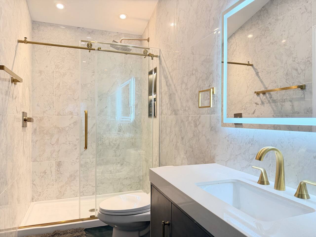 Shoreham Luxe | Vibrant 4BR\2.5BA with Waterfront