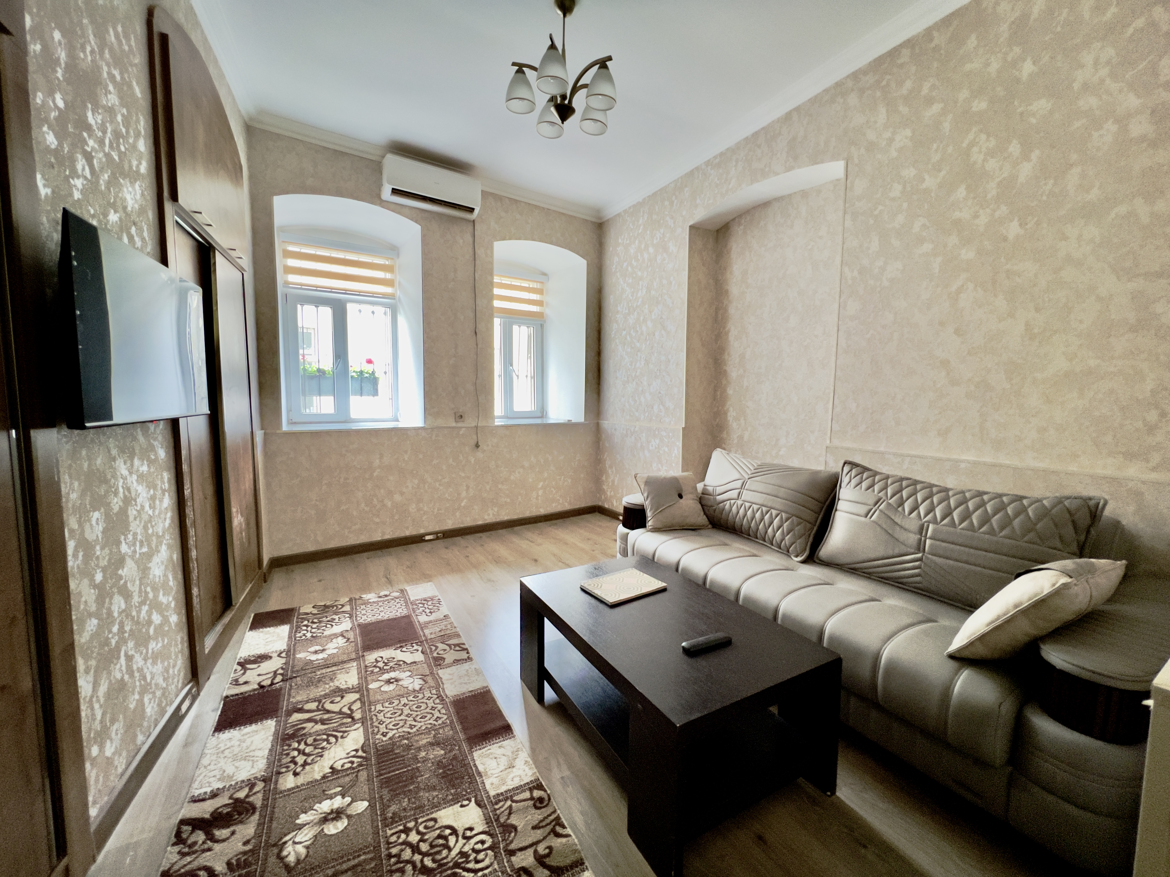 Heart of Baku: Steps to Nizami St & Old City