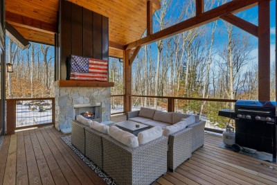 LUXE Cabin, 8 min to Skiing, w Hot Tub, Fire Pit! photo 2