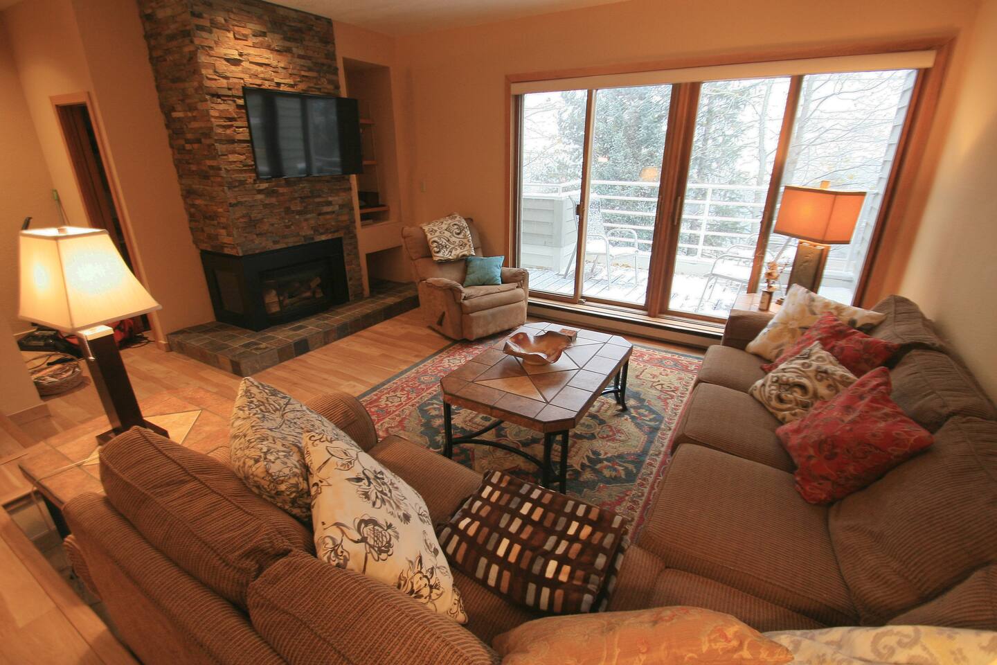 Main Street Luxury - Hot Tub + Trails